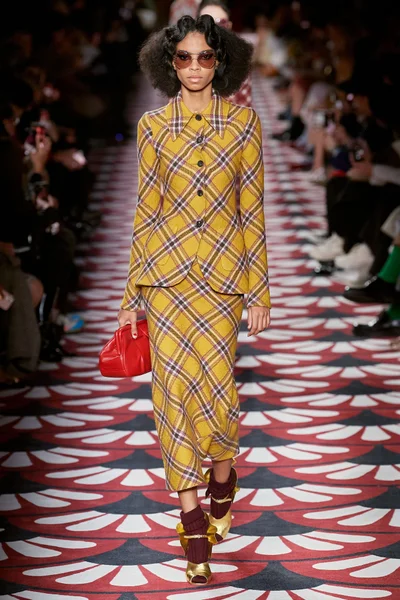 Look 32